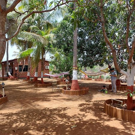 Prajakta Rest House Alībāg Exterior foto