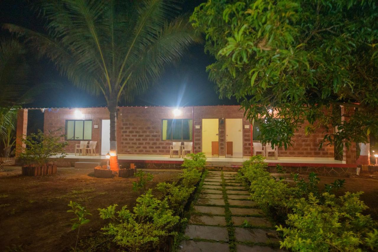 Prajakta Rest House Alībāg Exterior foto