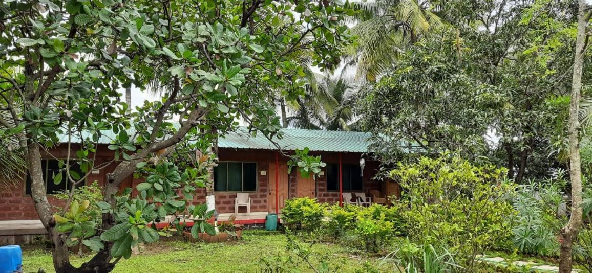 Prajakta Rest House Alībāg Exterior foto